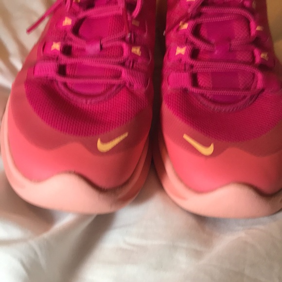Women’s Nikes - Picture 6 of 8